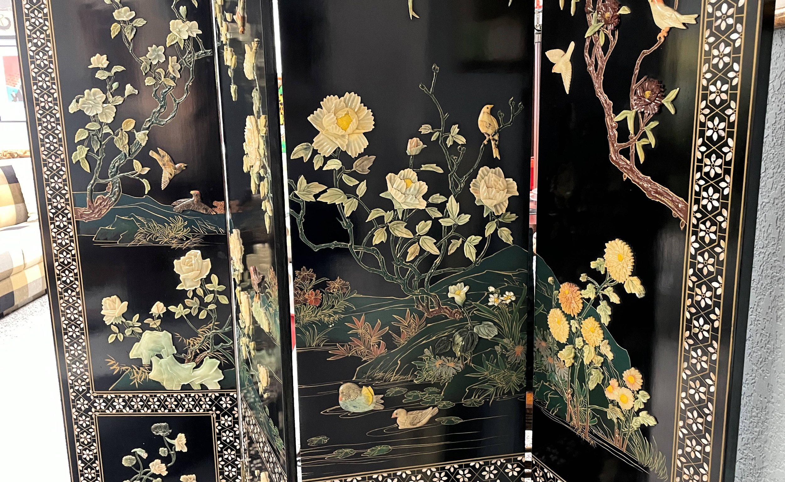 Encore Furniture Gallery-Black Lacquered Asian Floor Screen With